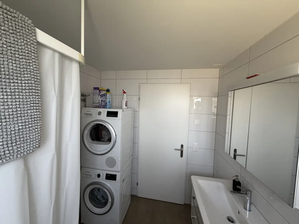 Chambre de colocation en partie meublée