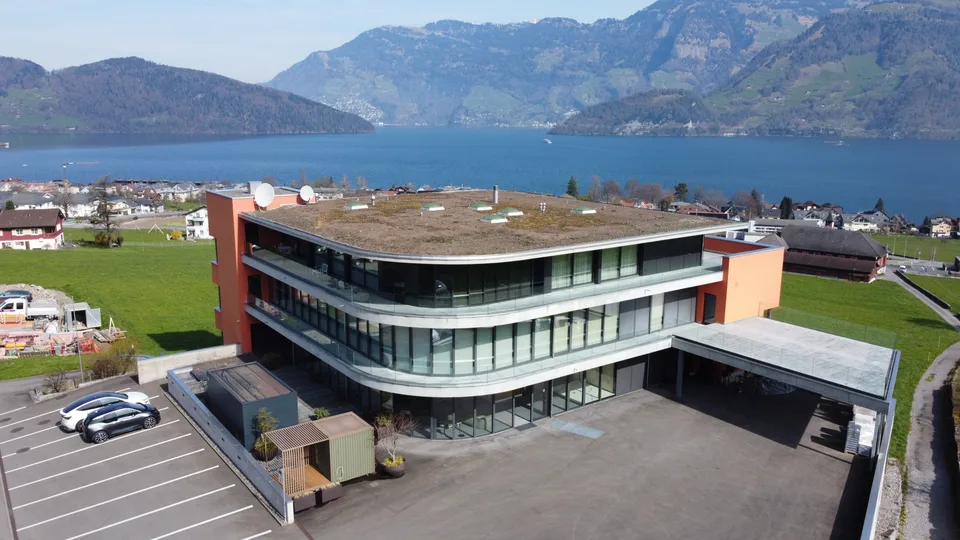 408.3 m2 Büro-/Gewerbeflächen mit Panorama See-/Bergsicht