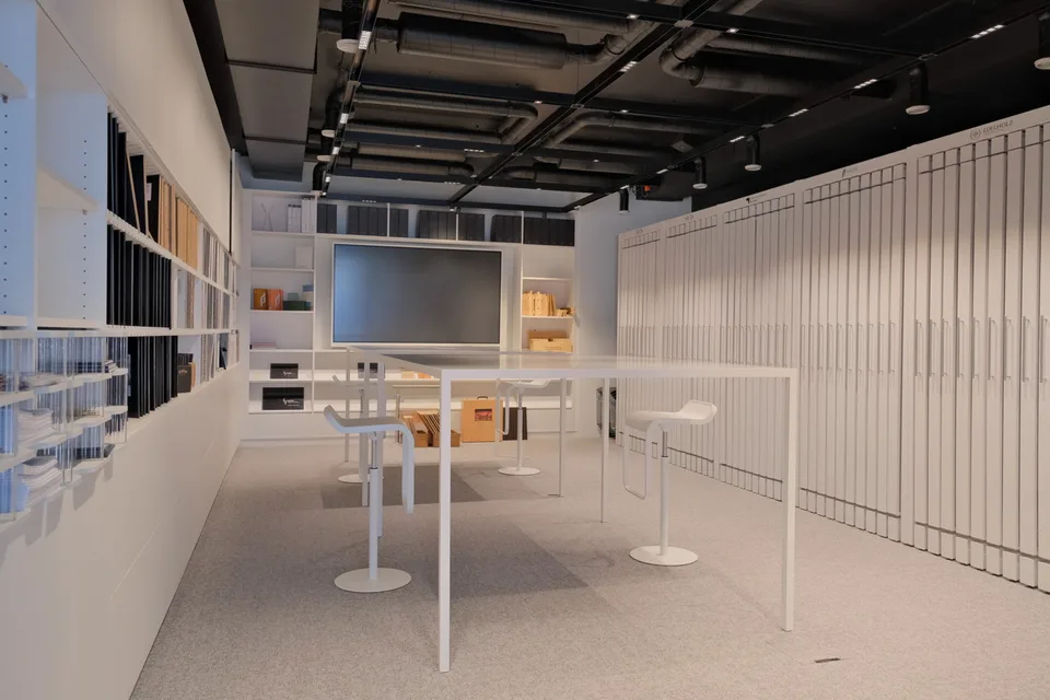 328 m2 Exklusive Büro-/Praxisflächen / Showroom mit Top See-/Bergsicht