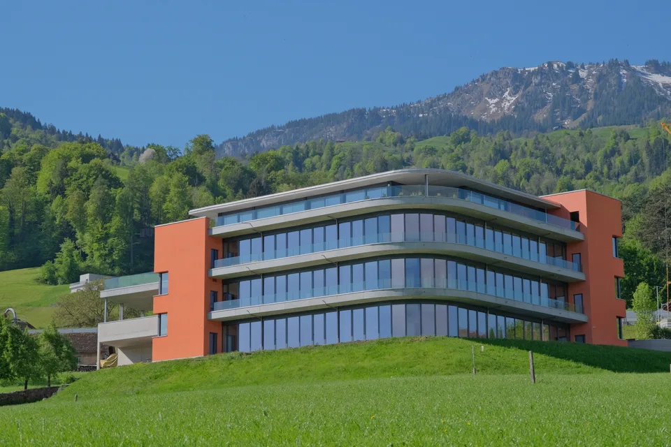 328 m2 Exklusive Büro-/Praxisflächen / Showroom mit Top See-/Bergsicht