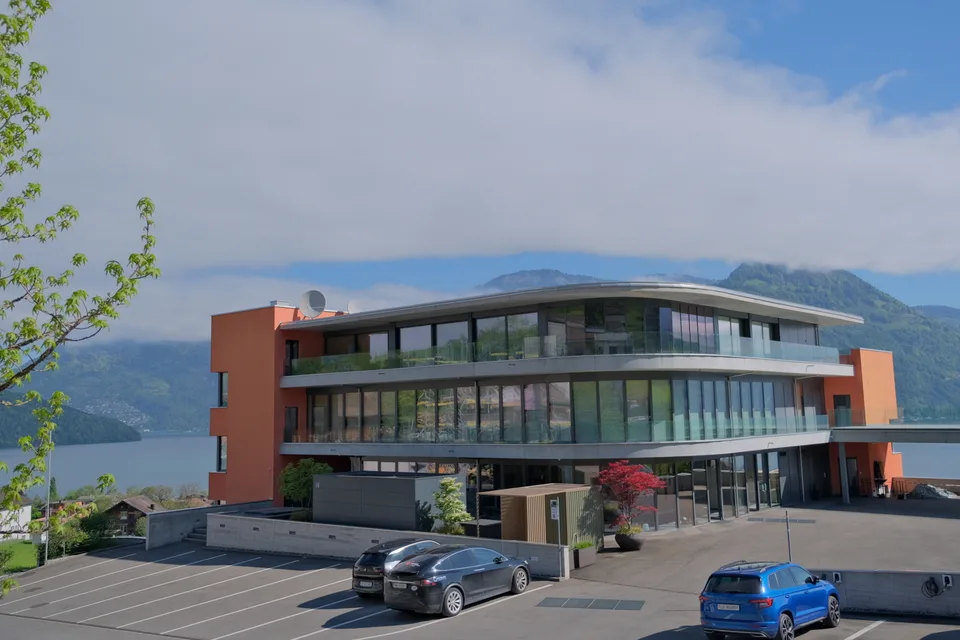 Exklusive Büro-/Gewerbeflächen mit SPA und Panorama See-/Bergsicht