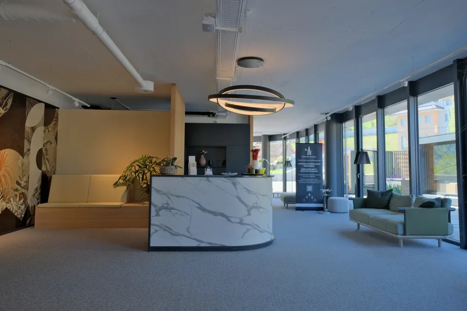 Bâtiment de bureaux design avec appartement en attique exclusif - SPA et vue imprenable