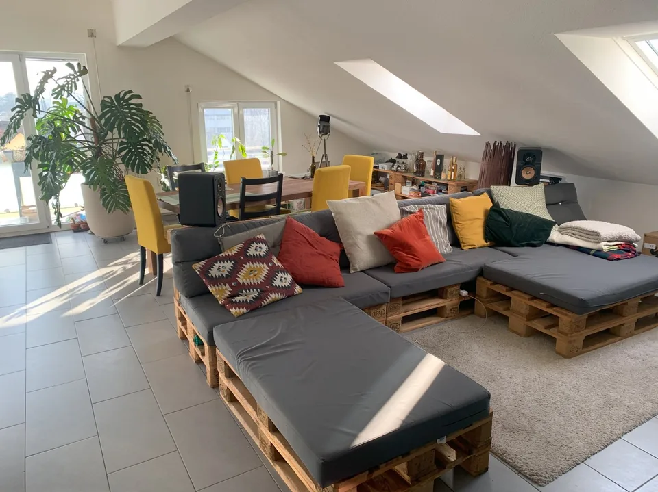 Grosszügige 4.5-Zimmer-Wohnung mit Balkon und schöner Aussicht in Allschwil