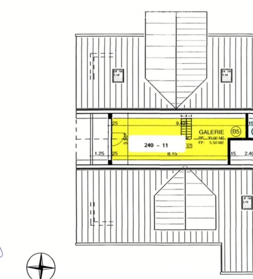 Spacious and bright attic apartment with gallery