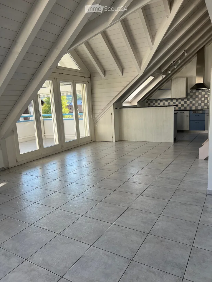 Grosszügige und helle Dachwohnung mit Galerie