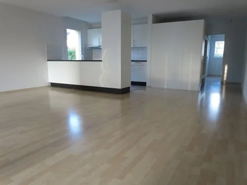 Helle 3.5-Zimmer-Wohnung mit Balkon