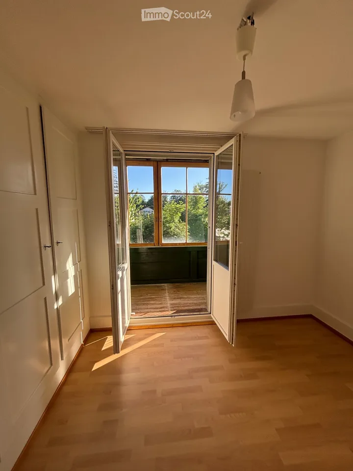 Schöne Altbau 4.5 Zimmerwohnung zu vermieten .