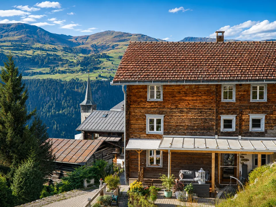 Charmantes 5-Zimmer-Maisonette in Andiast – Rustikales Alpenflair mit modernem Komfort