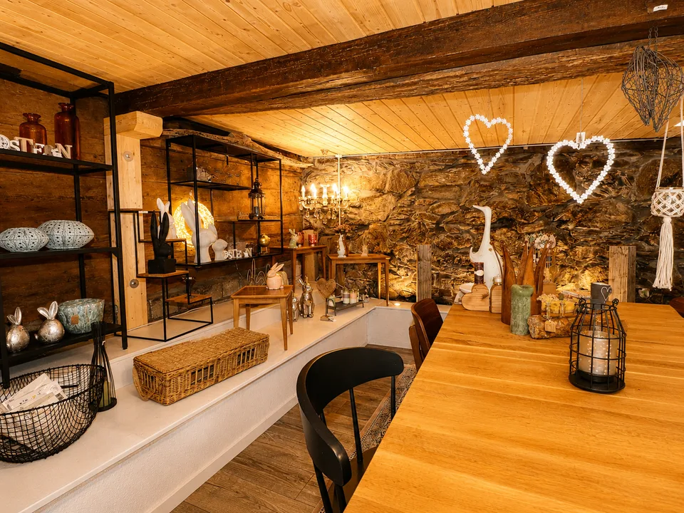 Charmante maisonnette 5 pièces à Andiast – Flair alpin rustique avec confort moderne