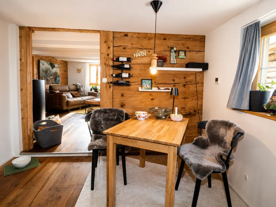 Charmante maisonnette 5 pièces à Andiast – Flair alpin rustique avec confort moderne