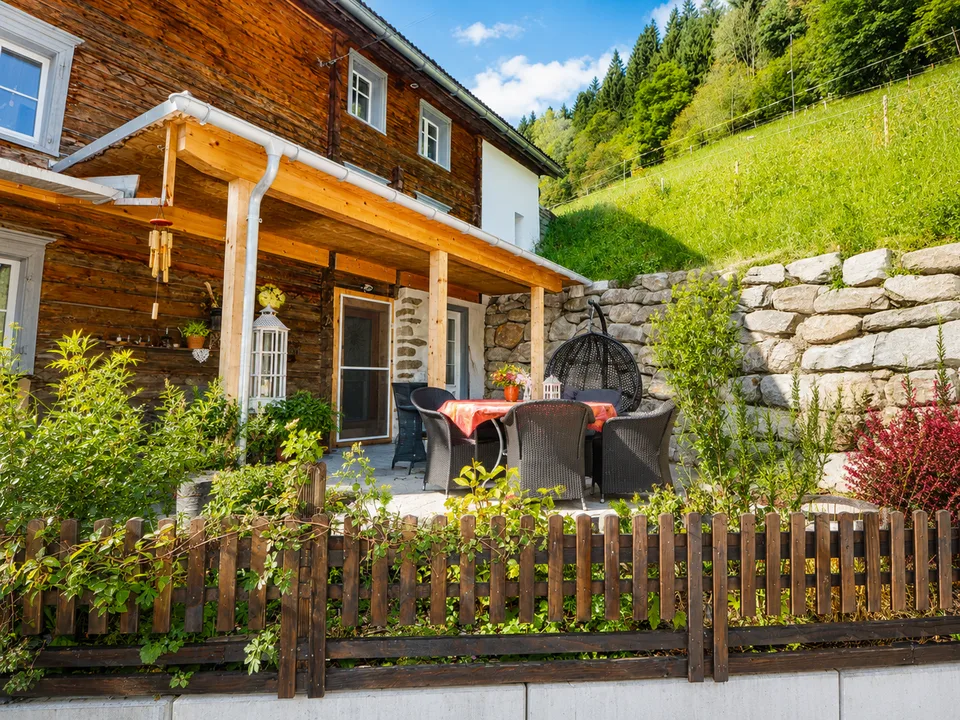 Charmante maisonnette 5 pièces à Andiast – Flair alpin rustique avec confort moderne