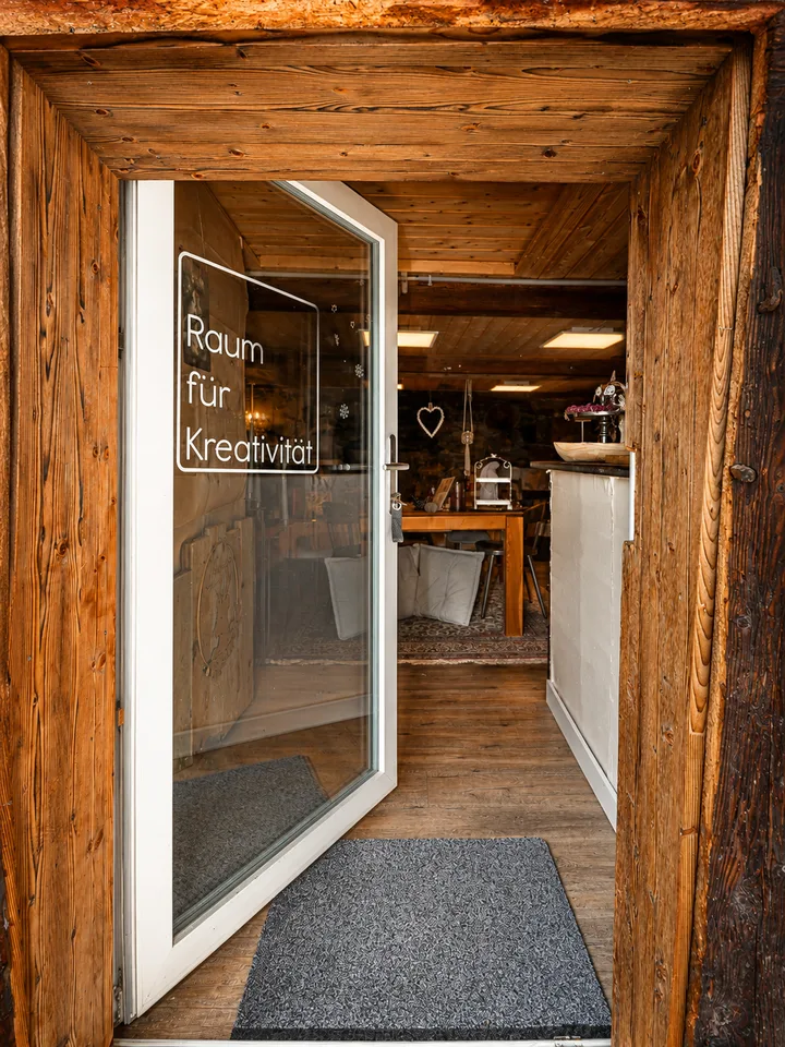 Charmante maisonnette 5 pièces à Andiast – Flair alpin rustique avec confort moderne