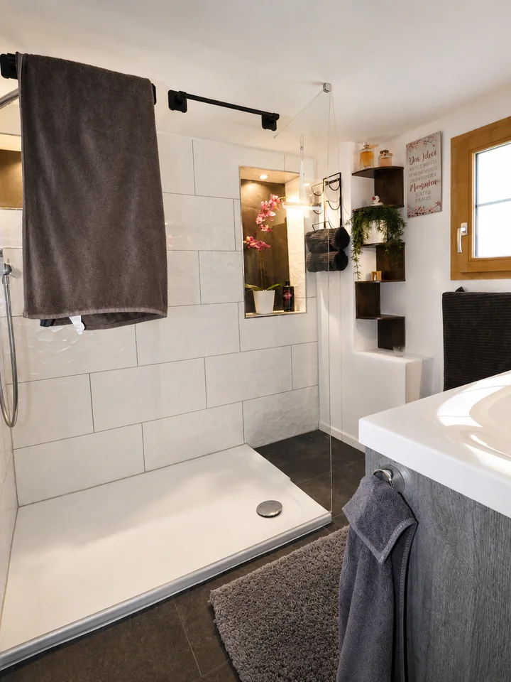 Charmante maisonnette 5 pièces à Andiast – Flair alpin rustique avec confort moderne