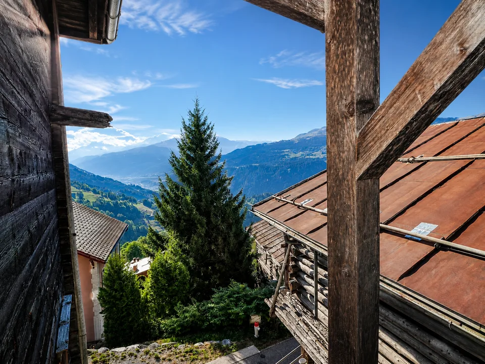 Charmante maisonnette 5 pièces à Andiast – Flair alpin rustique avec confort moderne