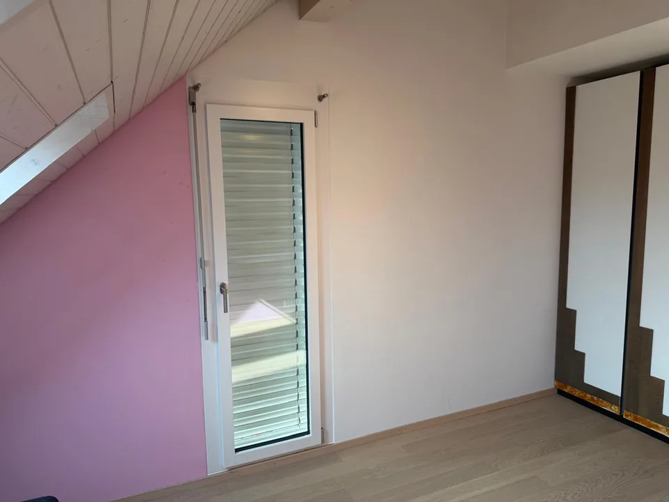 Spacious 4-5 room attic apartment for rent in Stäfa