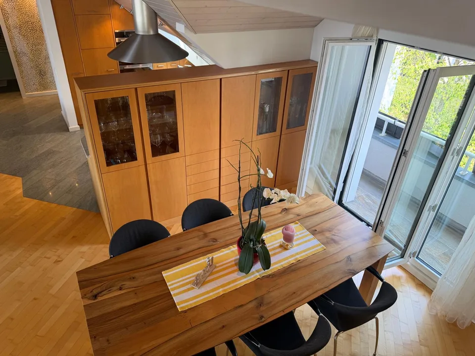 Spacious 4-5 room attic apartment for rent in Stäfa