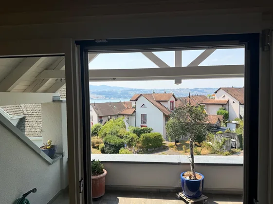 Spacious 4-5 room attic apartment for rent in Stäfa