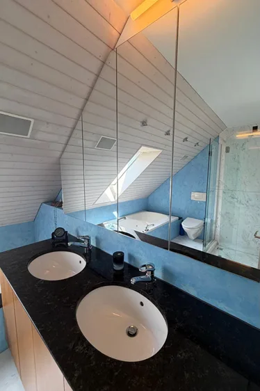 Spacious 4-5 room attic apartment for rent in Stäfa
