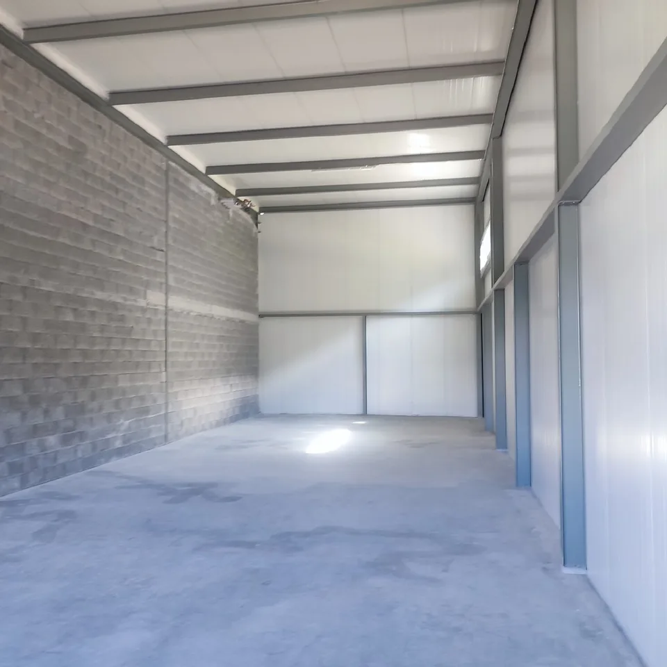 Halle industrielle neuve à louer à Saxon – 135 m²