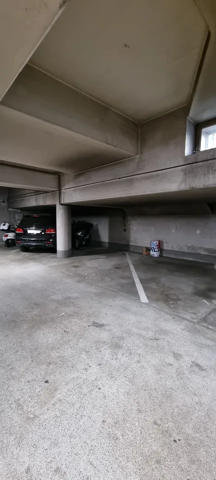 Parking space in a central underground garage in Kleinbasel near the barracks for rent