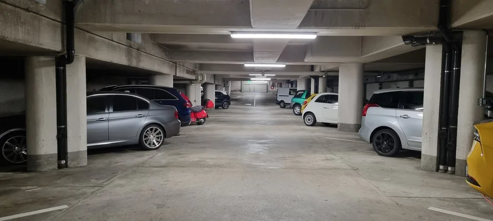 Parking space in a central underground garage in Kleinbasel near the barracks for rent