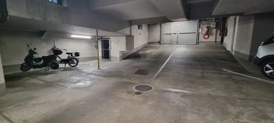 Parking space in a central underground garage in Kleinbasel near the barracks for rent