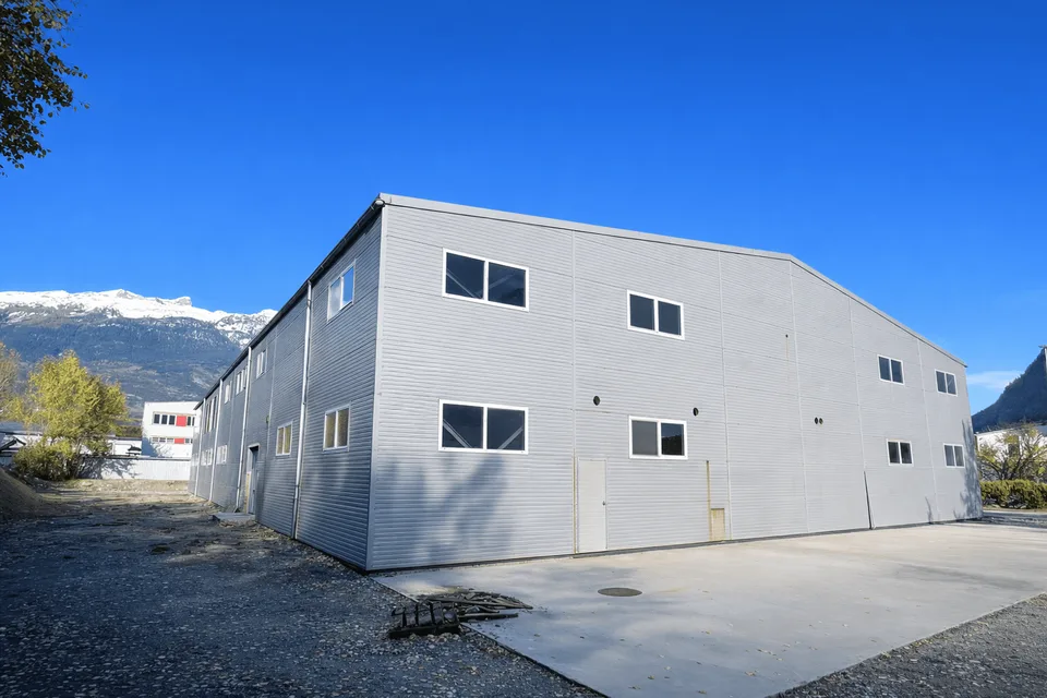 SIERRE - HALLE INDUSTRIELLE DE 2'200 M2 AVEC PROJET DE TRANSFORMATION