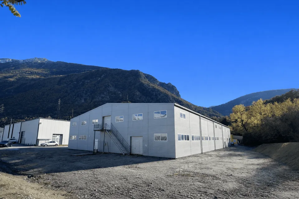 SIERRE - HALLE INDUSTRIELLE DE 2'200 M2 AVEC PROJET DE TRANSFORMATION