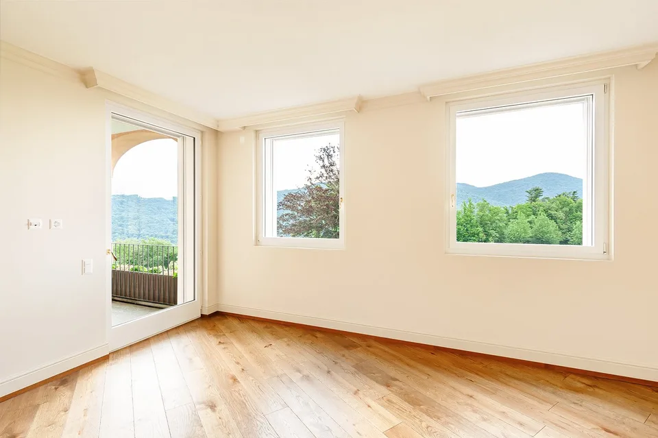 COLLINA D'ORO-AGRA - Lussuoso appartamento di 276 mq con ampia loggia e vista lago (Rif. 303)