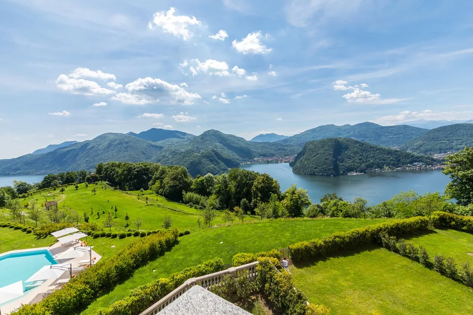 COLLINA D'ORO-AGRA - Lussuoso appartamento di 276 mq con ampia loggia e vista lago (Rif. 303)