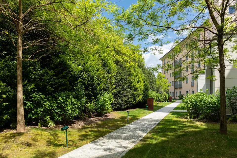 COLLINA D'ORO-AGRA - Lussuoso appartamento di 276 mq con ampia loggia e vista lago (Rif. 303)
