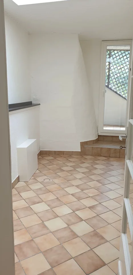 Zweizimmerwohnung im 1. Stock komplett renoviert.