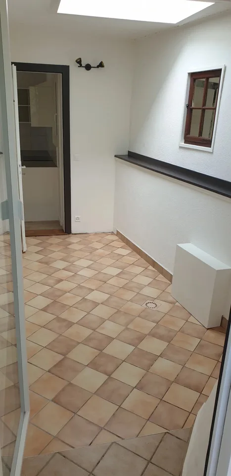 Zweizimmerwohnung im 1. Stock komplett renoviert.