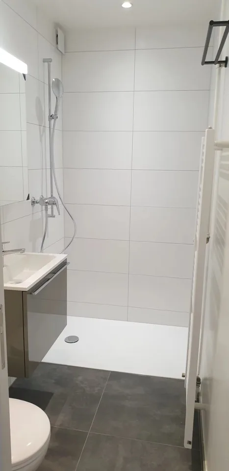 Zweizimmerwohnung im 1. Stock komplett renoviert.