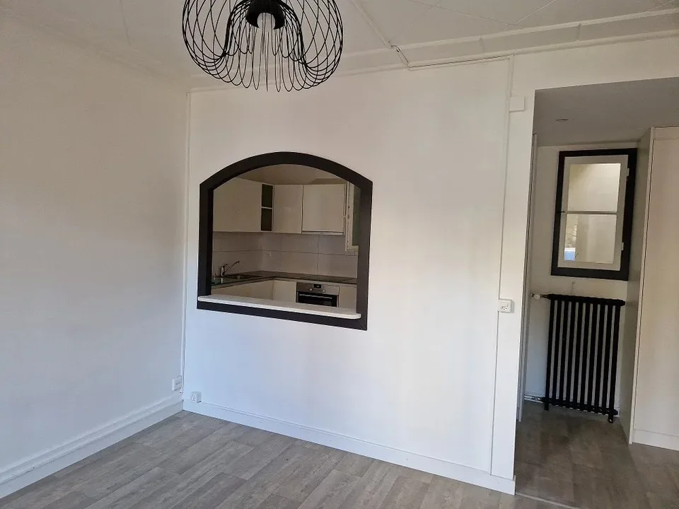Zweizimmerwohnung im 1. Stock komplett renoviert.