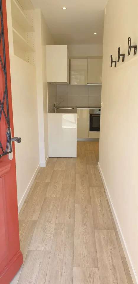 Zweizimmerwohnung im 1. Stock komplett renoviert.