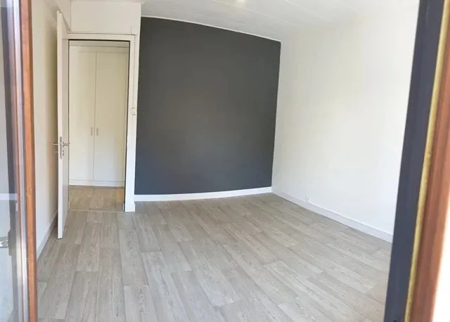 Zweizimmerwohnung im 1. Stock komplett renoviert.