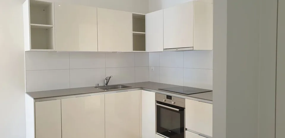 Zweizimmerwohnung im 1. Stock komplett renoviert.