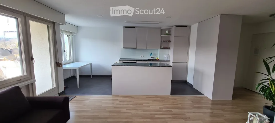 Lichtdurchflutete 2½-Zimmer-Wohnung mit Weitblick