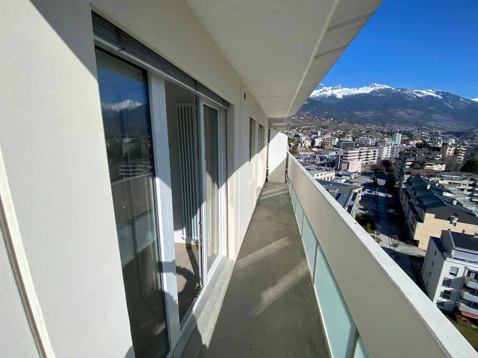 For rent charming 2-room apartment on the 11th floor in Sierre