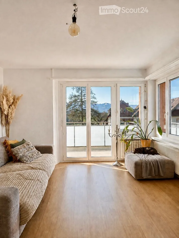 Helle, renovierte 3.5-Zimmer-Wohnung mit grossem Sonnenbalkon