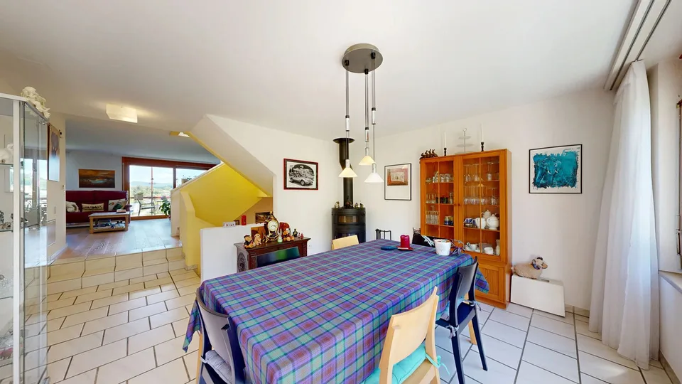 Maison mitoyenne 5 pièces avec garage et deux places de parking extérieures
