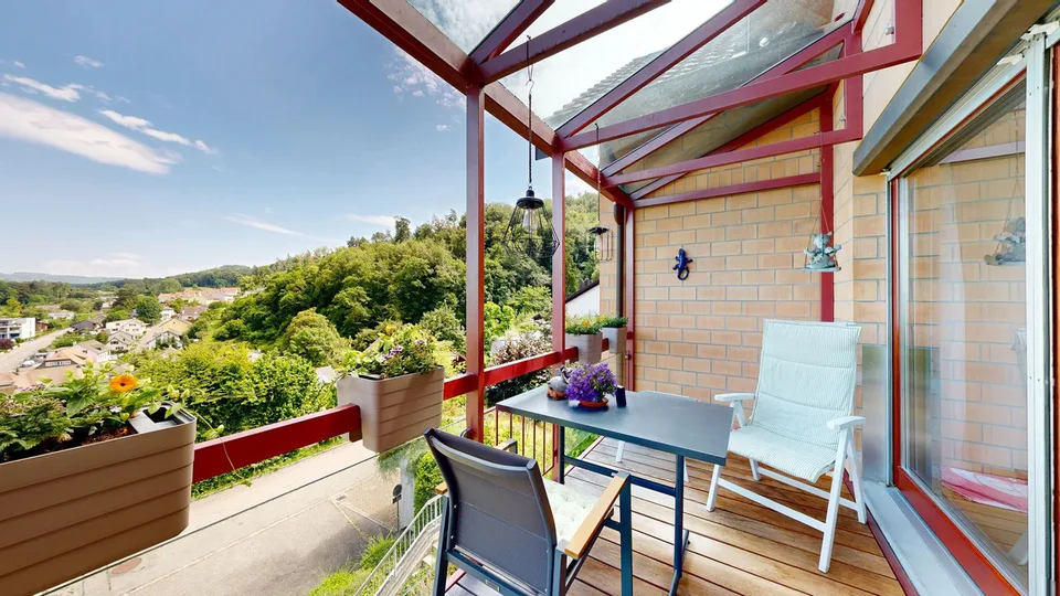 Maison mitoyenne 5 pièces avec garage et deux places de parking extérieures