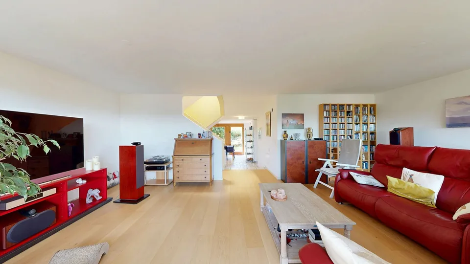 Maison mitoyenne 5 pièces avec garage et deux places de parking extérieures
