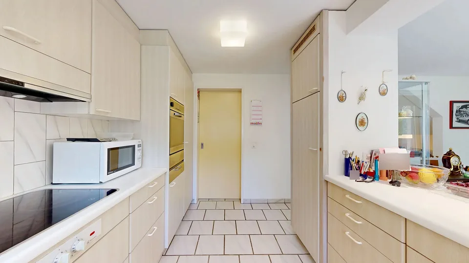 Maison mitoyenne 5 pièces avec garage et deux places de parking extérieures