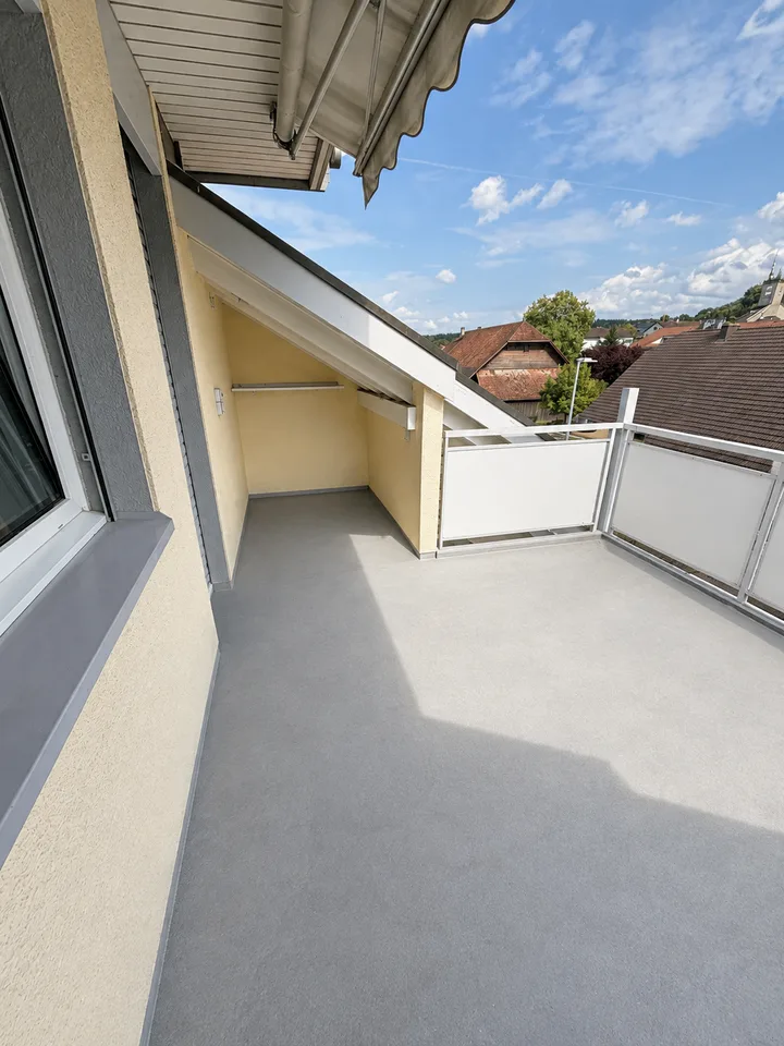 Spacious, bright apartment in a well-maintained building