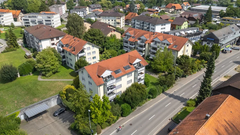 Spacious, bright apartment in a well-maintained building