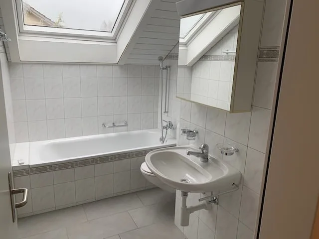 Spacious, bright apartment in a well-maintained building