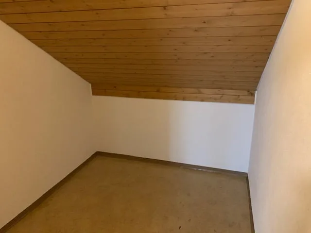 Spacious, bright apartment in a well-maintained building