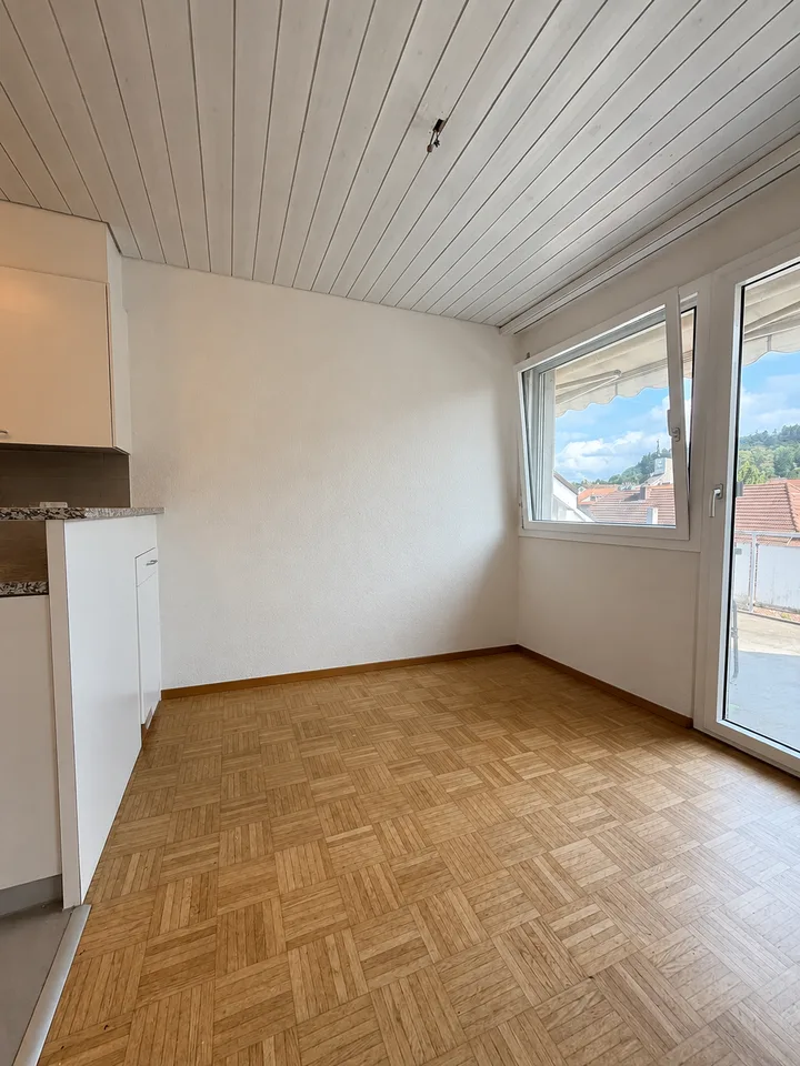 Spacious, bright apartment in a well-maintained building